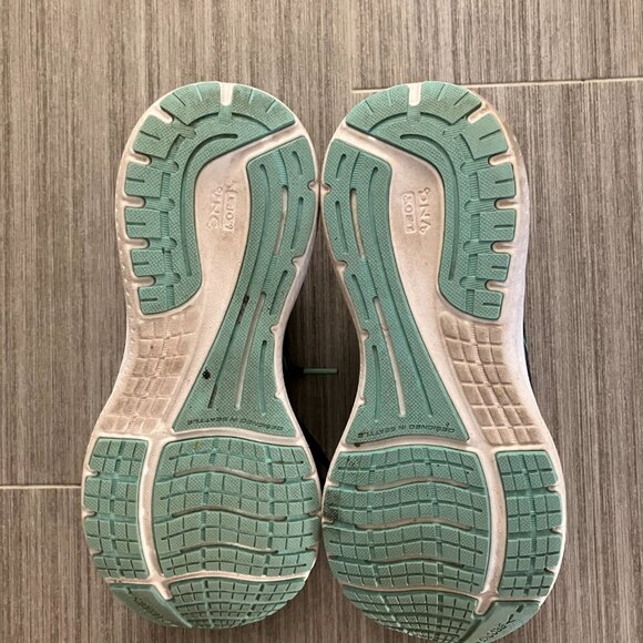 Brooks running shoes women's size 9.5 - Picture 2 of 3